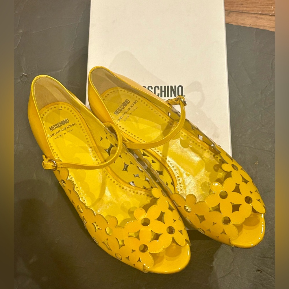 MOSCHINO cheap & chic mustard yellow peep toe shoes size 37.5 new